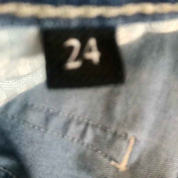 COPY - 7 For All Mankind Cropped Alexa Denim. Size 24. Excellent condition! - Picture 6 of 9